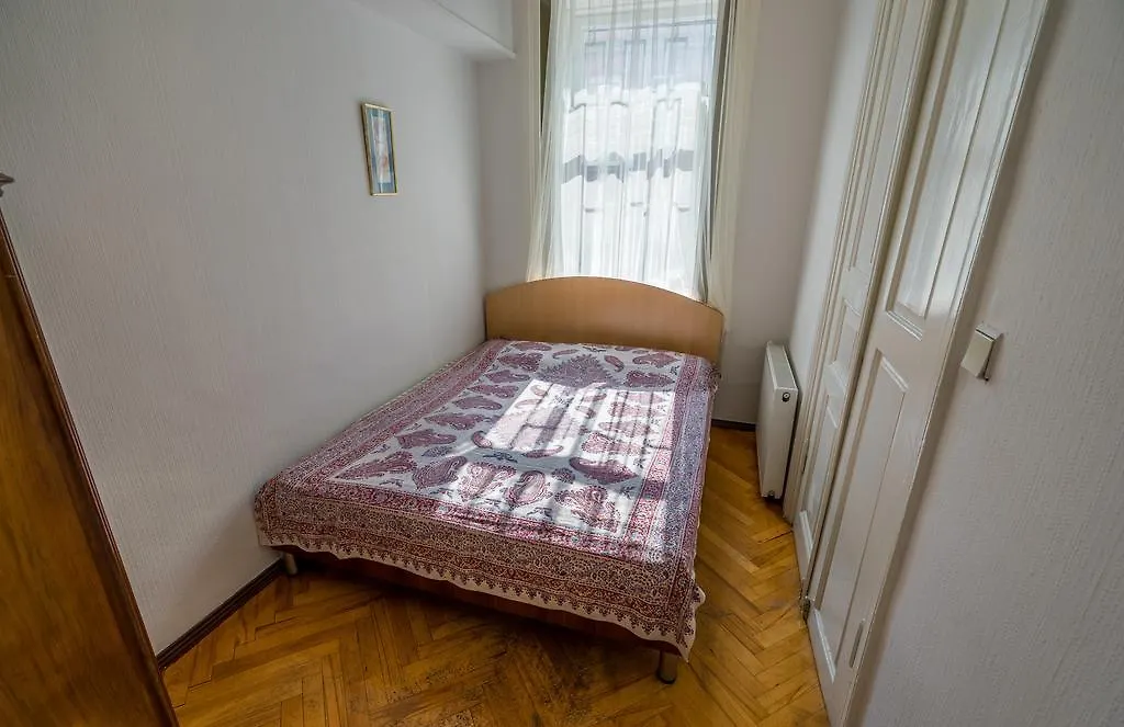 Tourist Heaven - Rustaveli Mcdonald'S Apartment Tbiliszi